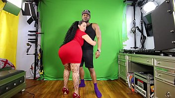 Preview 2 of Syt Y - Queen RogueXXX begins her production (viewed from camera angle #1)