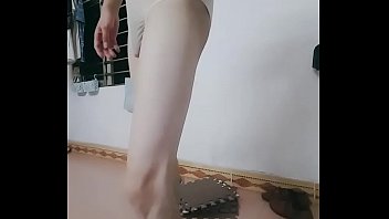 Preview 1 of Desi Outdoor Pee - 中国小哥哥
