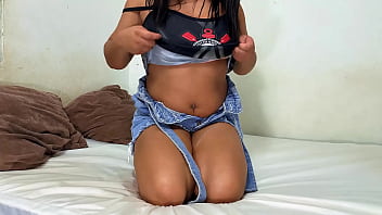 Preview 1 of Nude Xoxoxo Yunan - VIDEO AMADOR: Perdendo a virgindade,  com a Buceta Apertada e Molhada,  Cavalgando em Pau Grande e Grosso