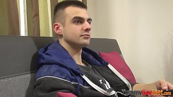 Preview 1 of Full Hd Tante - Kinky guy sniffing feet and tugging