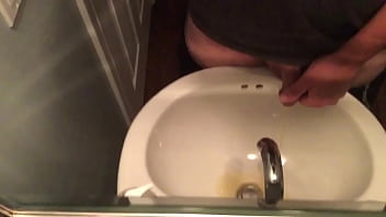 Preview 2 of Xxx Video Fere Sax - Pissing into the sink