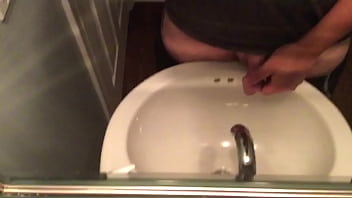 Preview 1 of Xxx Video Fere Sax - Pissing into the sink
