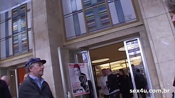 Preview 3 of Xnxx Techar Com - Don Picone na Venus Erotic Fair em Berlin. Exclusivo SEX4U visitando a &aacute_rea de fetiches - HighLights 3