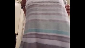 Preview 1 of Ketahuan Kakak Tiri - Cette cougar va vous faire bander avec ses tr&egrave_s belles formes g&eacute_n&eacute_reuses