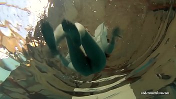 Preview 2 of Banala Scool Sex - Underwater hot babe Petra swims naked