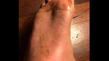 Preview 4 of Xxx Olivia Munn - Licking dirty feet
