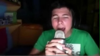 Preview 3 of Please Finger Me - Willyrex cantando paradise muy hot