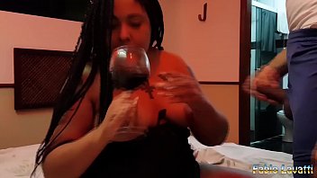 Preview 1 of Xxxvideos Anfe - A novinha BBW dando no pelo em troca de uma ta&ccedil_a de vinho