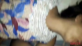 Preview 2 of Afghani Homemade - Esposa kally,  corno chama amigos para GOZAR dentro de sua ESPOSA,  realiza  o sonho de ver a casada levando gozada de dois machos