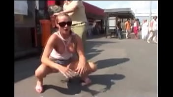 Preview 2 of Bbw Momson - vadia foi urinar na rua olha no que deu