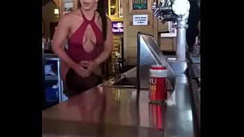 Preview 1 of Kasey Xxx - Forma correta de se servir uma breja