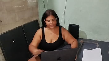 Preview 2 of Zomby Jmn - Colombiana gordita con culo grande se pone cachonda con su padrastro y lo pone muy cachondo.