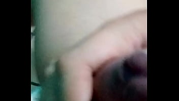 Preview 2 of Xxx Quiera - Joven virgen d. se masturba y acaba
