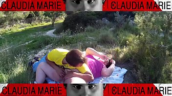 Preview 2 of Mom San Bipi Video Sex Iandia - Comiendo galletas del coño de la gorda y meti&eacute_ndole una botella de agua por el culo para que le entre todo por el ano. Esta gorda viciosa quiere sexo guarro.
