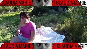Preview 1 of Mom San Bipi Video Sex Iandia - Comiendo galletas del coño de la gorda y meti&eacute_ndole una botella de agua por el culo para que le entre todo por el ano. Esta gorda viciosa quiere sexo guarro.