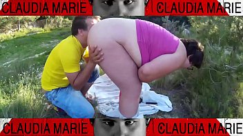 Preview 4 of Mom San Bipi Video Sex Iandia - Comiendo galletas del coño de la gorda y meti&eacute_ndole una botella de agua por el culo para que le entre todo por el ano. Esta gorda viciosa quiere sexo guarro.