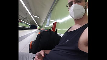Preview 2 of Cumshot To Face Public - Se pone dura en el metro