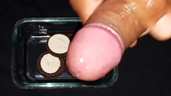 Preview 1 of Xx Video Heroine Hd - Extra Cum cream on my double stuffed oreos. Creamy delicious.