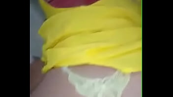 Preview 2 of Hindustan Kashmir Ka Sexy Movie - Minha gostosa de vestido amarelo