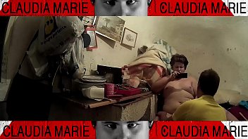 Preview 3 of Parents Want - Meti&eacute_ndole el palo de un plumero a la gorda por el coño. Le encantan las cosas duras,  el sexo extremo. Esta curvy disfruta con el dolor. La gorda no tiene l&iacute_mites.