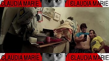 Preview 1 of Parents Want - Meti&eacute_ndole el palo de un plumero a la gorda por el coño. Le encantan las cosas duras,  el sexo extremo. Esta curvy disfruta con el dolor. La gorda no tiene l&iacute_mites.