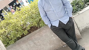 Preview 1 of Upskirt Vocation - Universitaria ten&iacute_a ganas de coger y pilla a un chico que esperaba en la calle,  lo lleva a su habitaci&oacute_n y le entrega el culo a un desconocido,  Full anal con corrida
