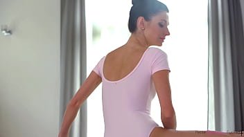Preview 1 of 4ke Hd - Ballerina Dancer Arian Takes Pussy Pounding while Flexing on the Barre - S4:E7