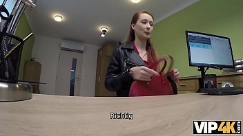 Preview 1 of Tommy Gun Richelle Ryan - VIP4K. Isabella d&agrave_ la sua vagina rasata per scopare per ottenere un grosso prestito