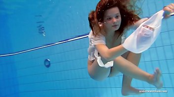 Preview 3 of Awek Jepang Ghairah Sex - Underwater swimming pool babe Zuzanna