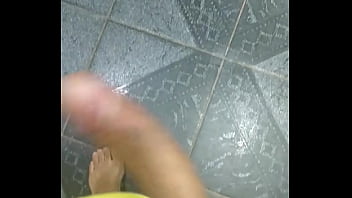 Preview 2 of Ma Femmd - Batendo uma na frente do espelho.