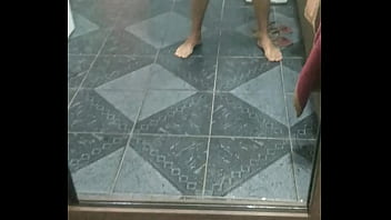 Preview 3 of Ma Femmd - Batendo uma na frente do espelho.