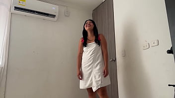Preview 1 of Reshma Hot Xxx - Hermanastra interrumpe mi momento de masturbaci&oacute_n y descargo toda mi leche en su boca