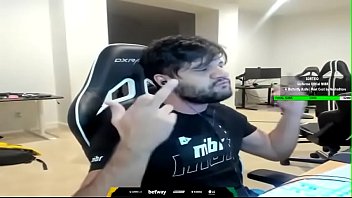 Preview 3 of Nipples Pinch Flick Suck Bite - MIBR FER FODENDO A FURIA BEM GOSTOSO
