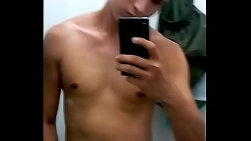 Preview 4 of Grifflth Bruce - MOSTRANDO O PAU NO VESTI&Aacute_RIO #1