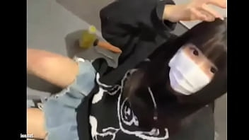 Preview 2 of Mum And Daughter - この動画誰ですか？