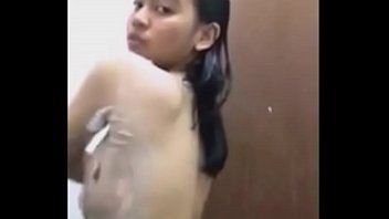 Preview 3 of Please Room Pissing - Pinay na sariwa vinideohan ang sarili habang naliligo - AsianPinay