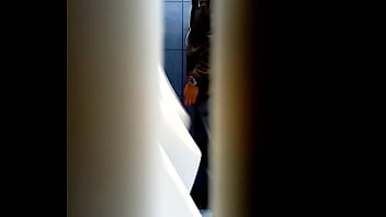 Preview 3 of Cheating Mom Doughter - espiando en bathroon410