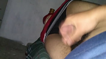 Preview 2 of Emma Butt Xxx 2018 - Gozei gostoso penssando no dia que espiei minha tia Evanira tomando banho