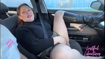 Preview 1 of Fameli Xnxx Videos Com - Insane in-car #pee fountain ️ Yep,  I really did that while he was driving