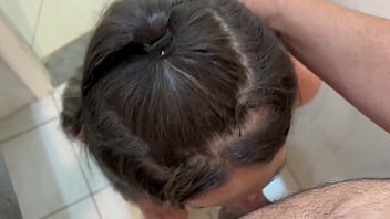 Preview 3 of Stepmom Strong - MAIS UMA VIZINHA QUE ME PEDIU AJIDA EM CASA E O PAGAMENTO QUE ELA ME DEU FOI ESSE...