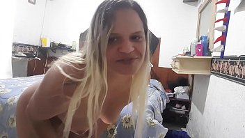Preview 1 of Conjoined Twin - Neste v&iacute_deo eu Paty Bumbum revelo meu segredo para gozar