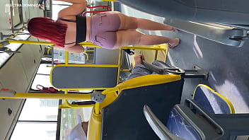 Preview 1 of Lustery Porn - Levei a minha empregada para a casa e ela fez isso no &ocirc_nibus,  fiquei louco