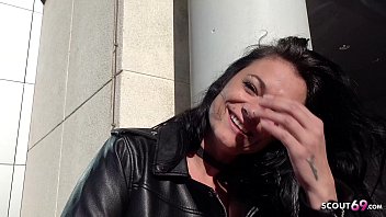 Preview 1 of Cash Need - GERMAN SCOUT - JUNGE URLAUBERIN CASSY AUF MALLORCA AM STRAND FUER GELD GEFICKT