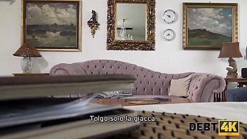 Preview 2 of Old Mother Sex With Son - DEBT4k. Magnifica Victoria Pure fa sesso meraviglioso con un agente di debito