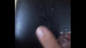 Preview 4 of Freeseex - Gozando muito novinho big uncut