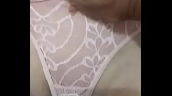 Preview 1 of Mega Tits And Cock - Comendo de galinha assada