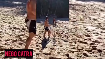 Preview 1 of Get Stik - MINHA QUARENTENA NO GUARUJ&Aacute_ NA &ldquo_ PRAIA DO PERNAMBUCO &ldquo_ EST&Aacute_ APENAS COME&Ccedil_ANDO COM WHISK ,  E BUCETADA DE CIMA PRA BAIXO COM BASTANTE ROLA NA CARA DELAS
