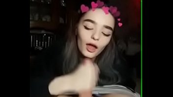 Preview 4 of Mom Watch Son Penis Cum - Le encanta chupar mi polla y jugar con mi semen