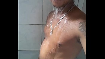 Preview 3 of Shes Got The Moves - Gozando no banho de chuveiro