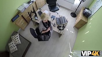 Preview 2 of Xx Russie Hd - VIP4K. La rubia Katy espera obtener un pr&eacute_stamo,  pero el agente quiere sexo